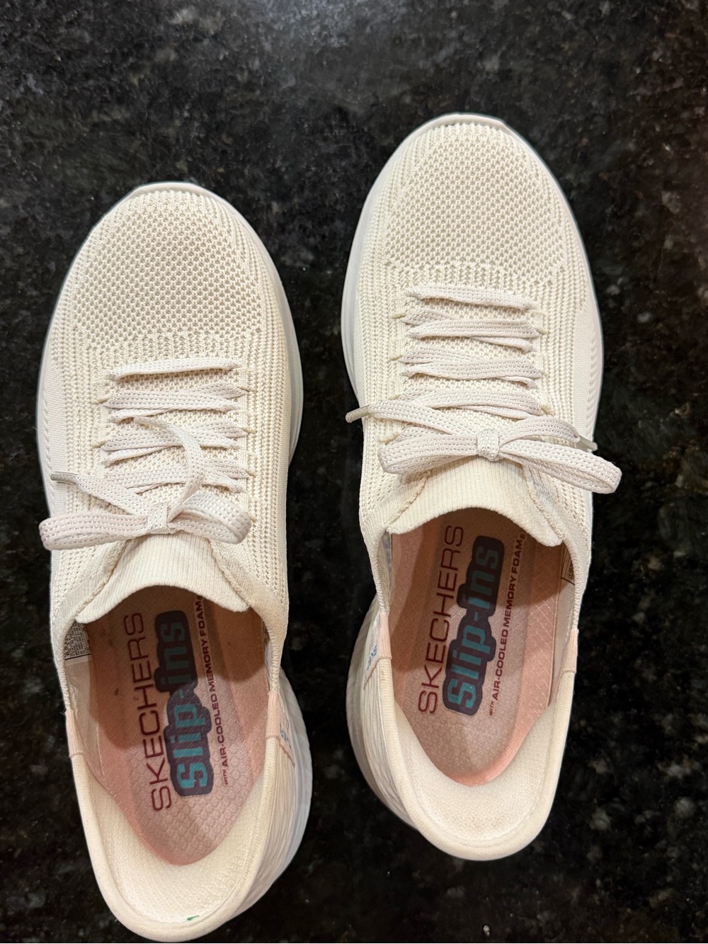 Skechers Women's cream colored Knit Slip-On Stretch  Athletic Sneakers. Size 6.5